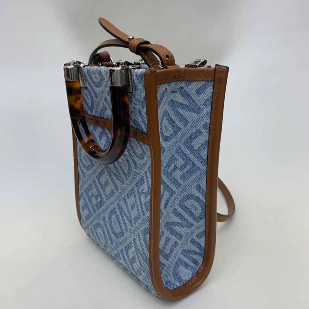 Fendi Women Pre-Loved Bag Very Good Condition - Picture 3 of 9